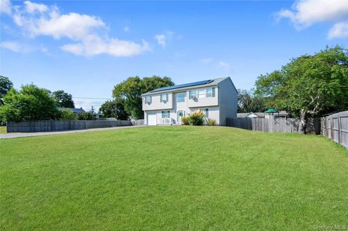 29 Seymour Dr, Shirley, NY, 11967-4221 | Card Image