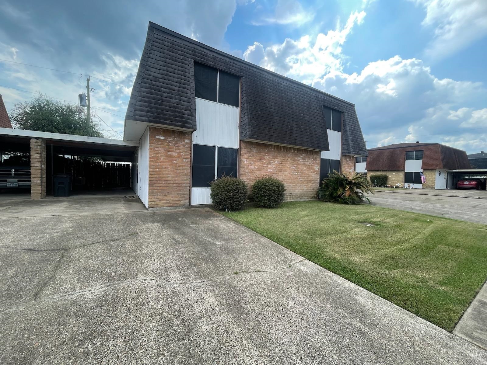 Audubon Pl, Port Neches, TX 77651