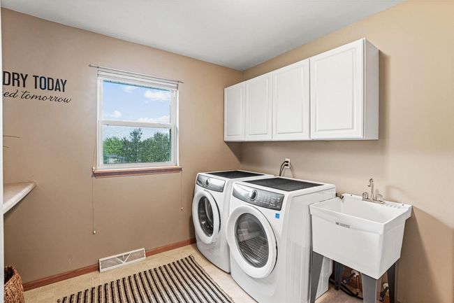 423 Parkview Drive, House other with 3 bedrooms, 3 bathrooms and null parking in Johnson Creek WI | Image 15