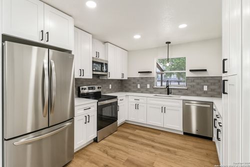 5630 Lon Chaney Dr, San Antonio, TX, 78240-2435 | Card Image