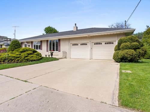 2014 Lexington Dr, Manitowoc, WI, 54220 | Card Image