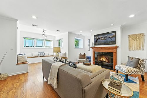 apt-gn-5821 N Winthrop Ave, Chicago, IL, 60660-4033 | Card Image