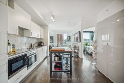 625 - 23 Glebe Rd W, Condo with 2 bedrooms, 2 bathrooms and 1 parking in Toronto ON | Image 3