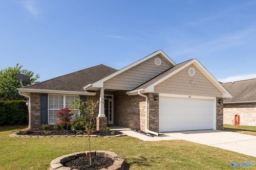 2537 Marjorie Ln Sw, Huntsville, AL, 35803-3420 | Card Image