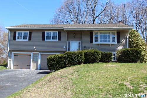 32 Lexington Cir, Newington, CT, 06111-5240 | Card Image
