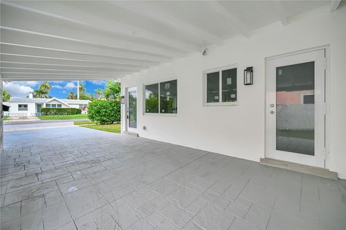 1018 Ne 7th St, Hallandale Beach, FL, 33009-3547 | Card Image