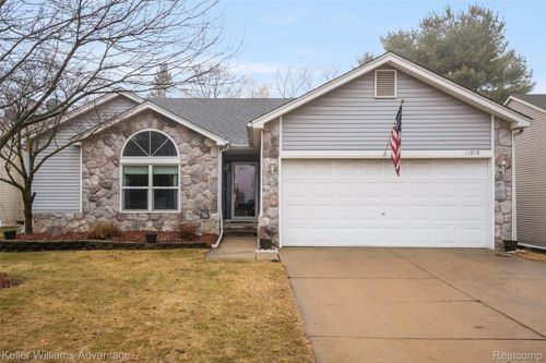 11919 Chase Blvd, Livonia, MI, 48150-5039 | Card Image