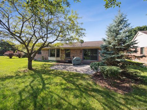 17018 White Haven Dr, Northville, MI, 48168-2364 | Card Image