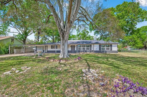 815 Brooks Ave, Rosenberg, TX, 77471-4909 | Card Image