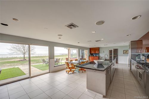 101 West Ln, Bay Shore, NY, 11706-8621 | Card Image