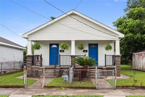 1029 Dolhonde St, Gretna, LA, 70053-6333 | Card Image