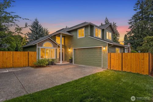 1828 Ne Serpentine Pl, Shoreline, WA, 98155-5229 | Card Image