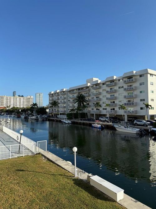 apt-201-3522 Ne 171st St, North Miami Beach, FL, 33160-3037 | Card Image