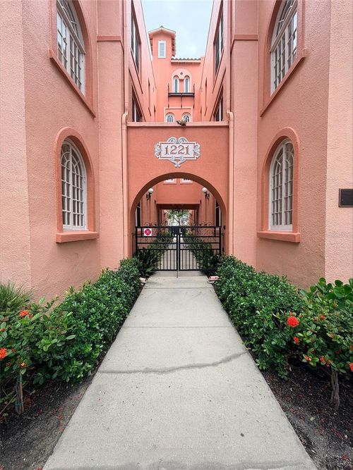 204-1221 N Palm Ave, SARASOTA, FL, 34236-5608 | Card Image