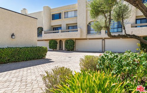 502-4247 Freedom Dr, Calabasas, CA, 91302-5118 | Card Image