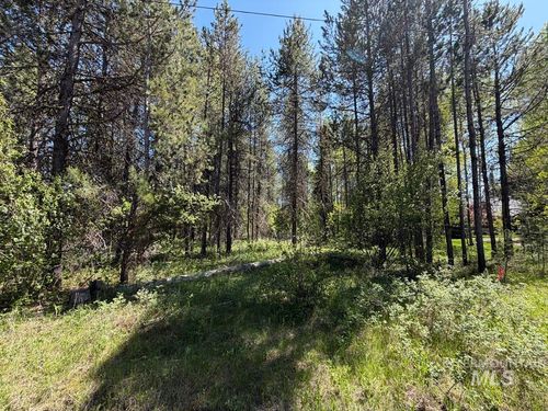 137 Lake Trail Dr, Donnelly, ID, 83615-5039 | Card Image