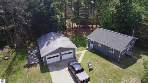 201 Autumn Ln, Roscommon, MI, 48653-8150 | Card Image