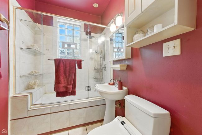 2240 S Avers Ave, Home with 2 bedrooms, 2 bathrooms and 2 parking in Chicago IL | Image 7