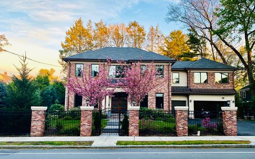 1580 Beacon St, Waban, MA, 02468-1508 | Card Image