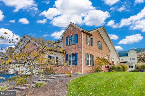 57 Weaver Ave, Ephrata, PA, 17522-1370 | Card Image