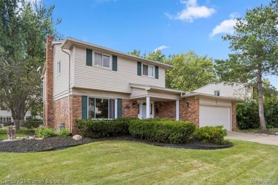 19466 Coventry Drive, Home with 3 bedrooms, 2 bathrooms and null parking in Riverview MI | Image 3