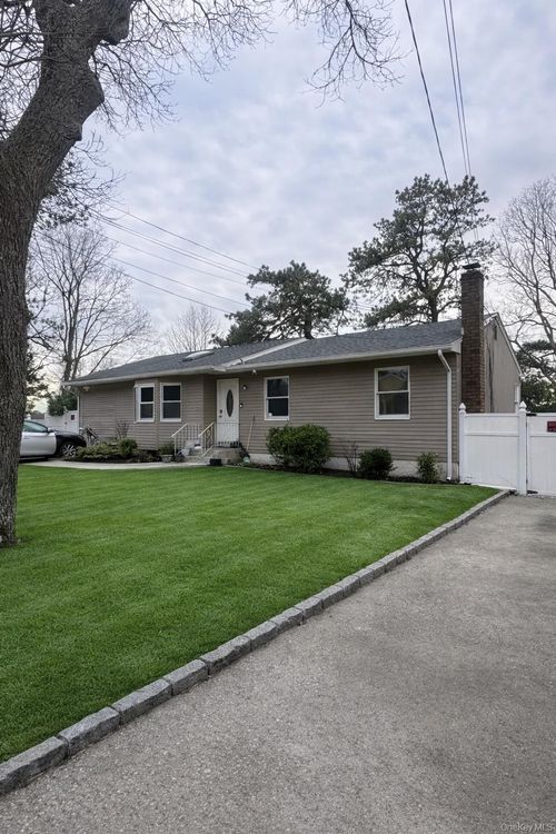 264 N Bicycle Path, Selden, NY, 11784-1612 | Card Image