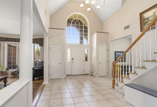 8 Wedge Way, Montebello, NY, 10901-3945 | Card Image