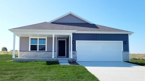 2845 Mary Dr, Hiawatha, IA, 52233-2809 | Card Image