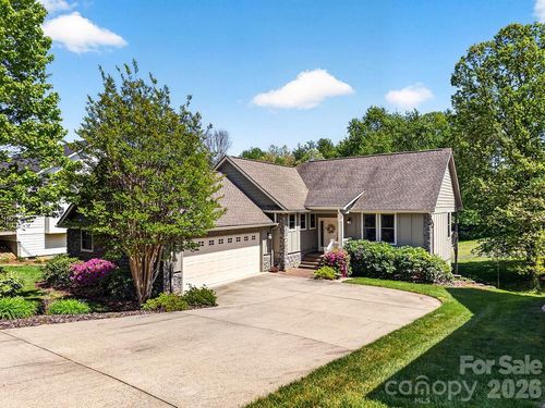24 Triple Fairways Dr, Hendersonville, NC, 28739-5706 | Card Image