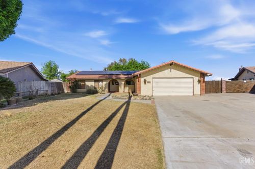 8801 Sorrel Street, Bakersfield, CA, 93307 | Card Image