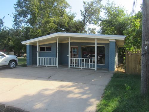 1802 N Center St, Bonham, TX, 75418-2606 | Card Image