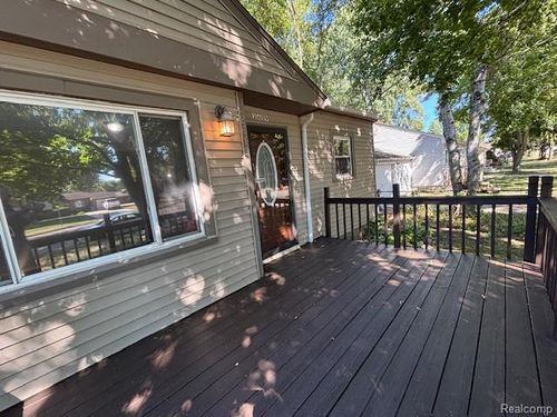 2619 Bender Ave, Waterford Twp, MI, 48329-3407 | Card Image