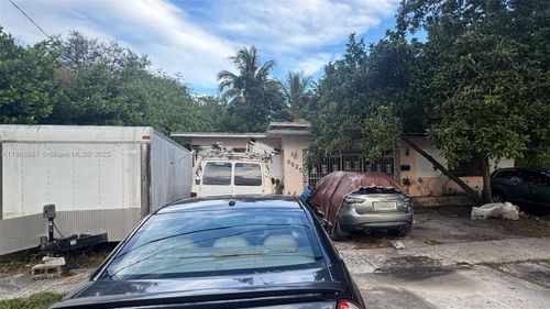 9525 Nw 2nd Ave, Miami Shores, FL, 33150-1705 | Card Image