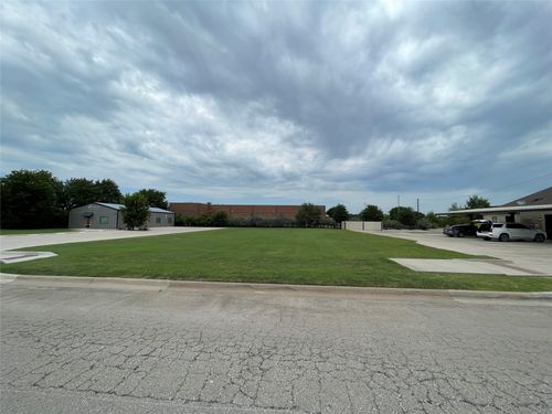 2002 Emery St, Denton, TX, 76201-2401 | Card Image