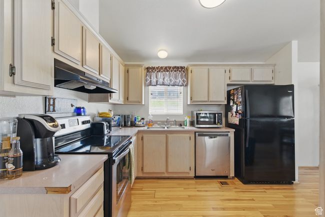 22 E Main St, House other with 3 bedrooms, 2 bathrooms and 3 parking in Eureka UT | Image 11