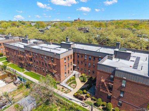 2e-21519 48th Ave, Oakland Gardens, NY, 11364-1307 | Card Image