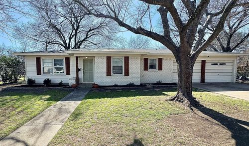112 Savannah St, Waxahachie, TX, 75165-2605 | Card Image