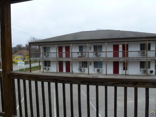 905-909 East St, Emporia, KS, 66801-3173 | Card Image