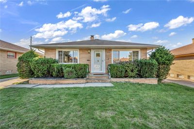 View of front of house featuring a front yard | Image 1