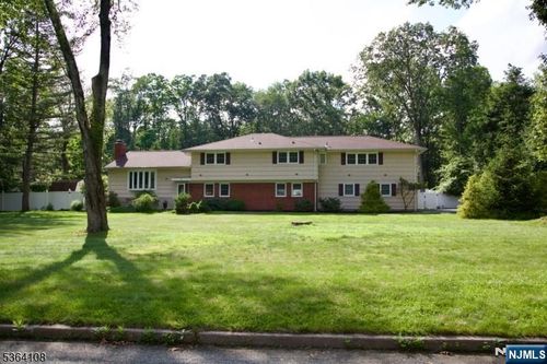 2 Windsor Rd, Morris Plains, NJ, 07950-3132 | Card Image