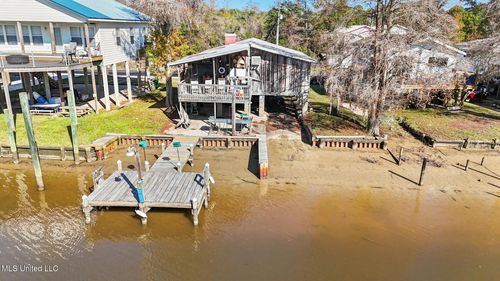 9277 Riverlodge Dr, Moss Point, MS, 39562-7252 | Card Image