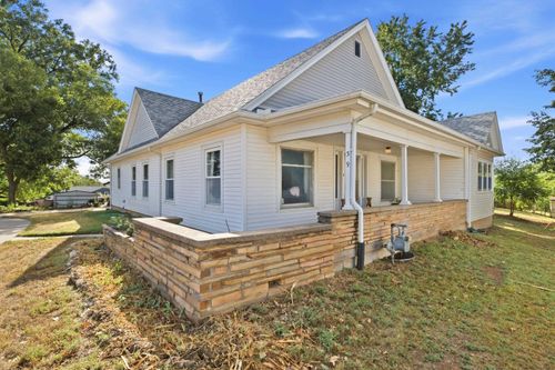 319 E Copeland Ave, Kingman, KS, 67068-1412 | Card Image