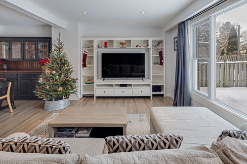 251 Stouffer St, Stouffville, ON, L4A4Y8 | Card Image