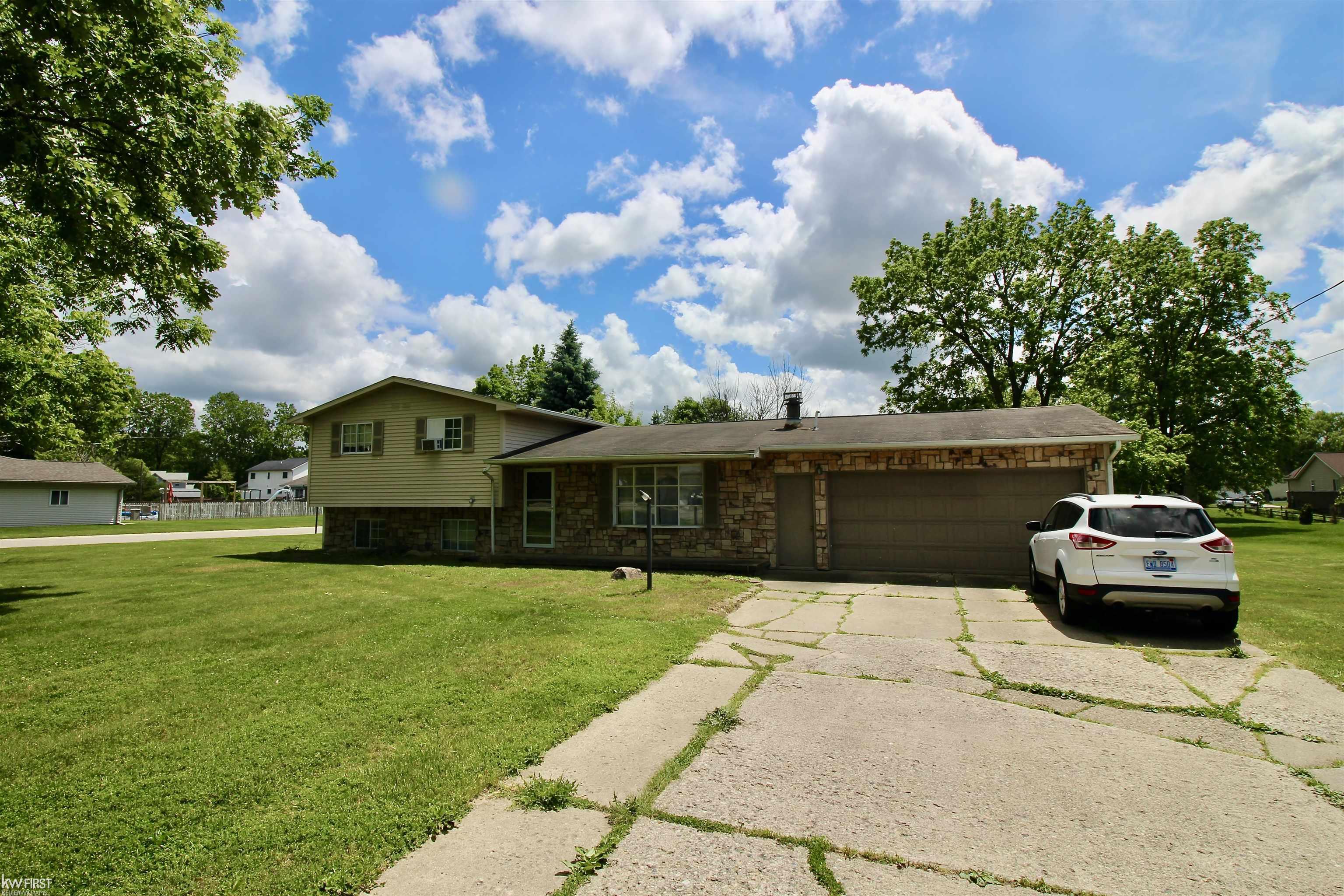 Maple Ave, Grand Blanc, MI 48439