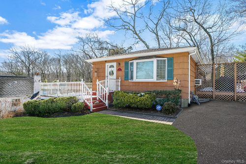 6 Hillside Rd, Sound Beach, NY, 11789-1827 | Card Image