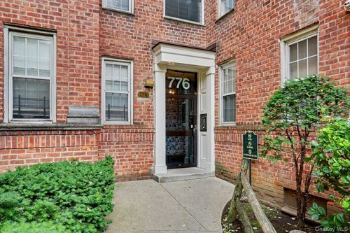 b47-776 Bronx River, Yonkers, NY, 10708 | Card Image