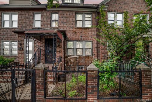 3321 72nd St, Jackson Heights, NY, 11372-1041 | Card Image