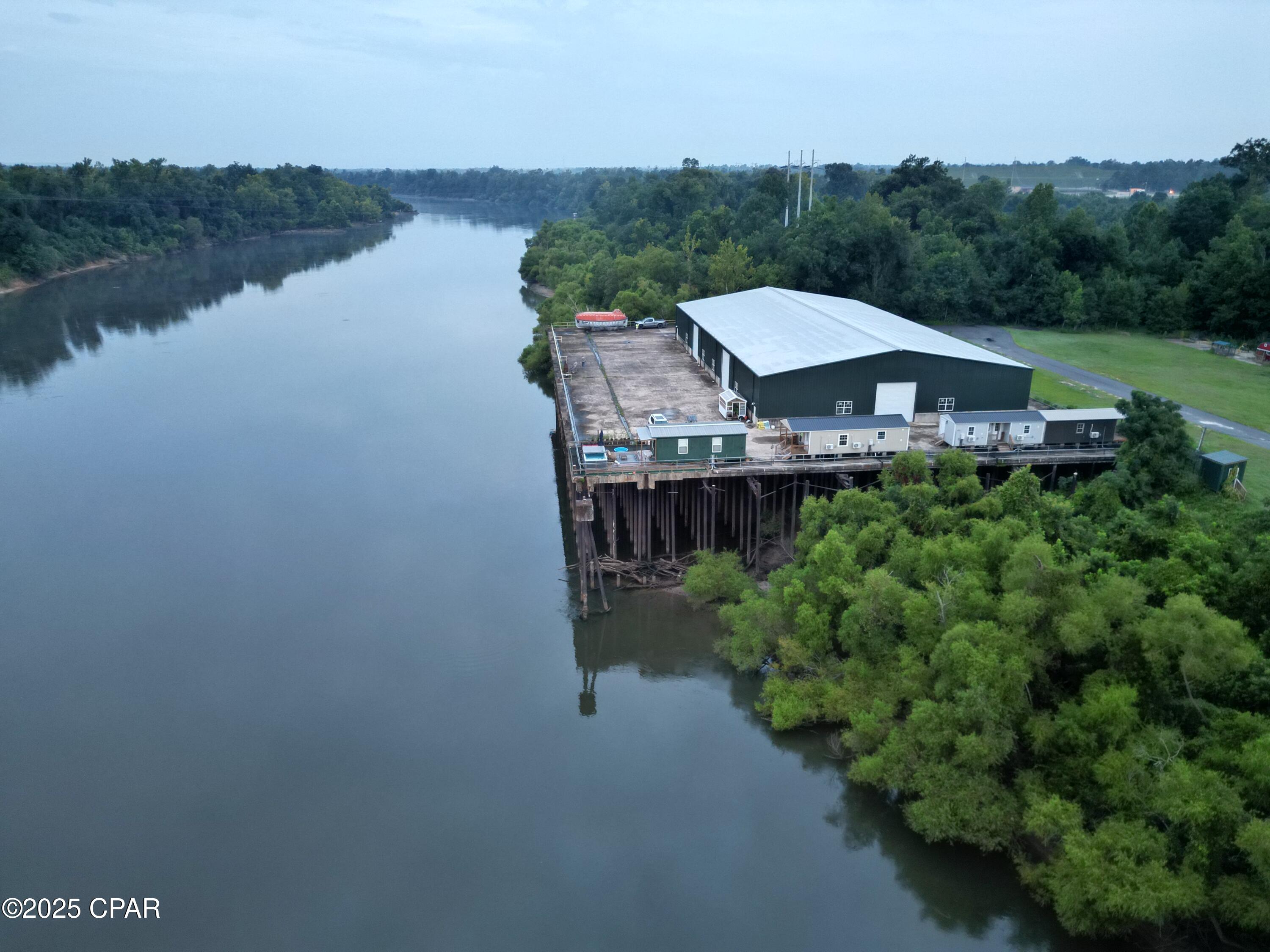8599 Gadsden Trl, Sneads, FL 32460