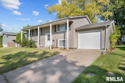 3615 Oakwood Drive, House other with 3 bedrooms, 1 bathrooms and null parking in Bettendorf IA | Image 2