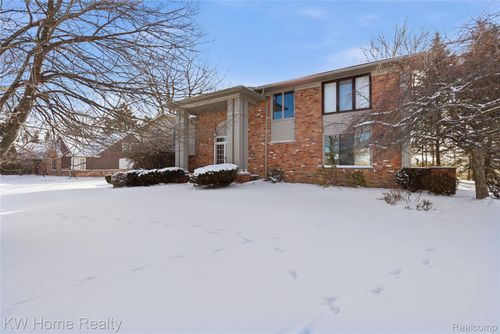 2935 Bloomfield Shore Dr, West Bloomfield, MI, 48323-3501 | Card Image